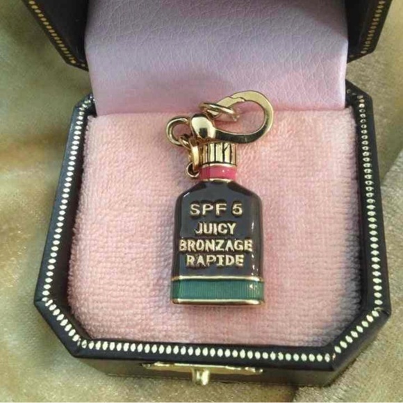 Juicy Couture Tan Charm 😎🏝️🏖️👙 - Picture 2 of 4